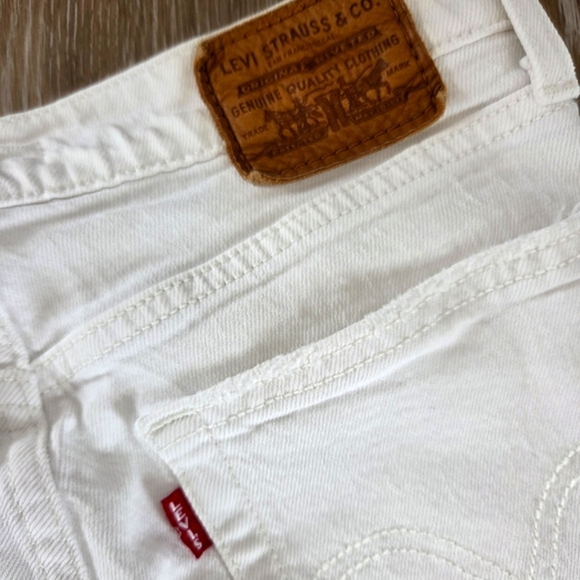 Levi's Premium Women's Wedgie Straight Leg Button Fly Denim Jean's White Frayed - Picture 6 of 16